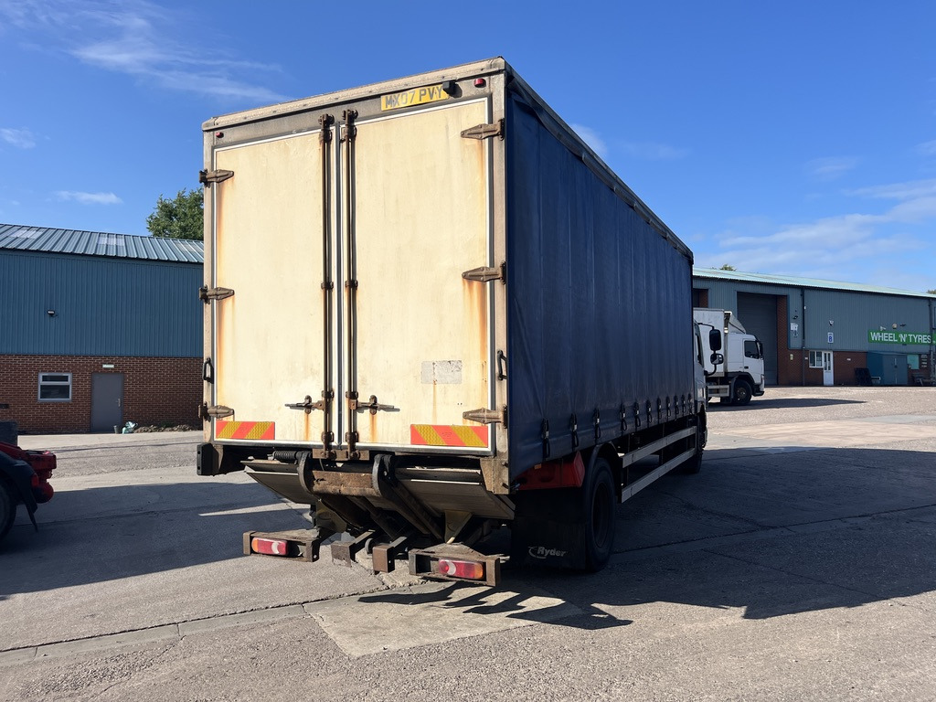 Daf 65CF 220 4x2 Curtain side - Тентованный грузовик: фото 4 Daf 65CF 220 4x2 Curtain side - Тентованный грузовик: фото 4