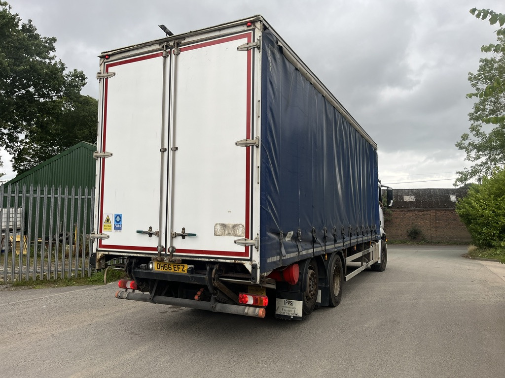 Mercedes Actros 2532 6x2 Curtaij side - Тентованный грузовик: фото 4 Mercedes Actros 2532 6x2 Curtaij side - Тентованный грузовик: фото 4