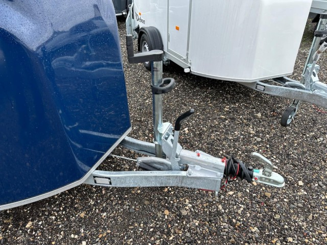 Cheval Liberte Debon Fourgon Cargo 2 Poly + Türe blau 1300 kg, 100 km/h, 300x155x168cm - Прицеп-фургон: фото 2 Cheval Liberte Debon Fourgon Cargo 2 Poly + Türe blau 1300 kg, 100 km/h, 300x155x168cm - Прицеп-фургон: фото 2