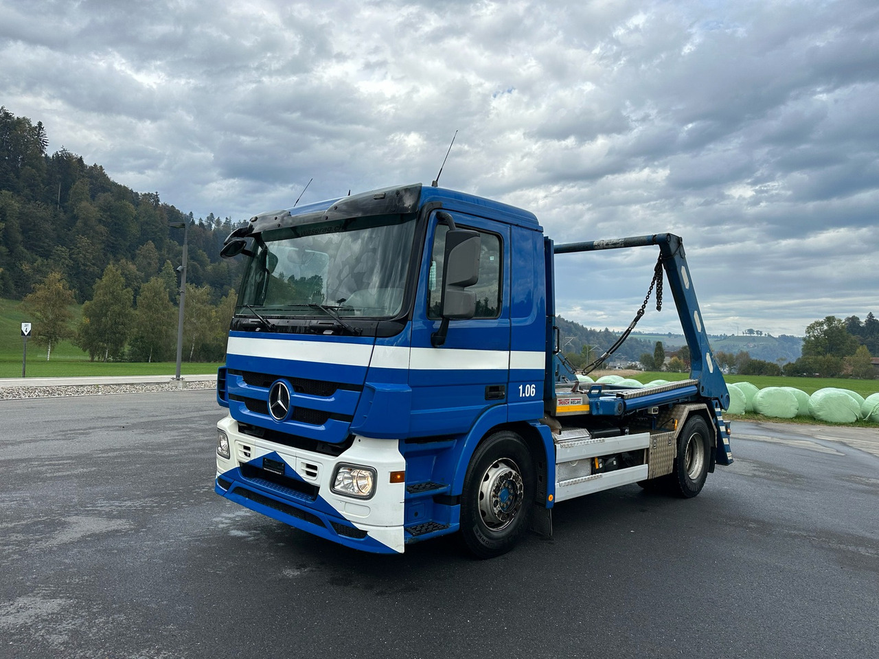 MERCEDES-BENZ Actros 18.32 4x2 Trösch absetzkipper - Портальный бункеровоз: фото 1 MERCEDES-BENZ Actros 18.32 4x2 Trösch absetzkipper - Портальный бункеровоз: фото 1