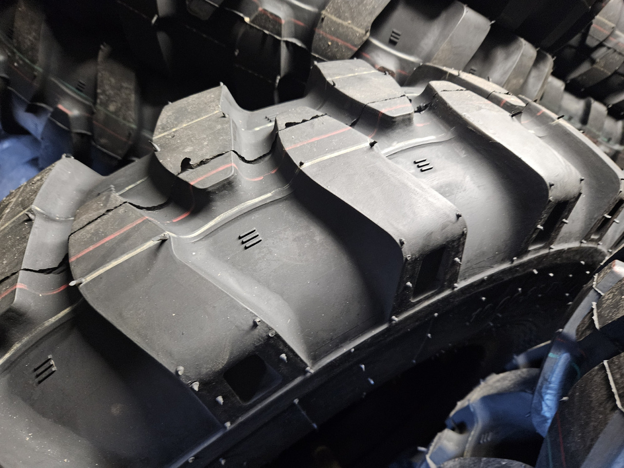 Armour TI300 10.00-20 - Шина для Колёсных экскаваторов: фото 5 Armour TI300 10.00-20 - Шина для Колёсных экскаваторов: фото 5