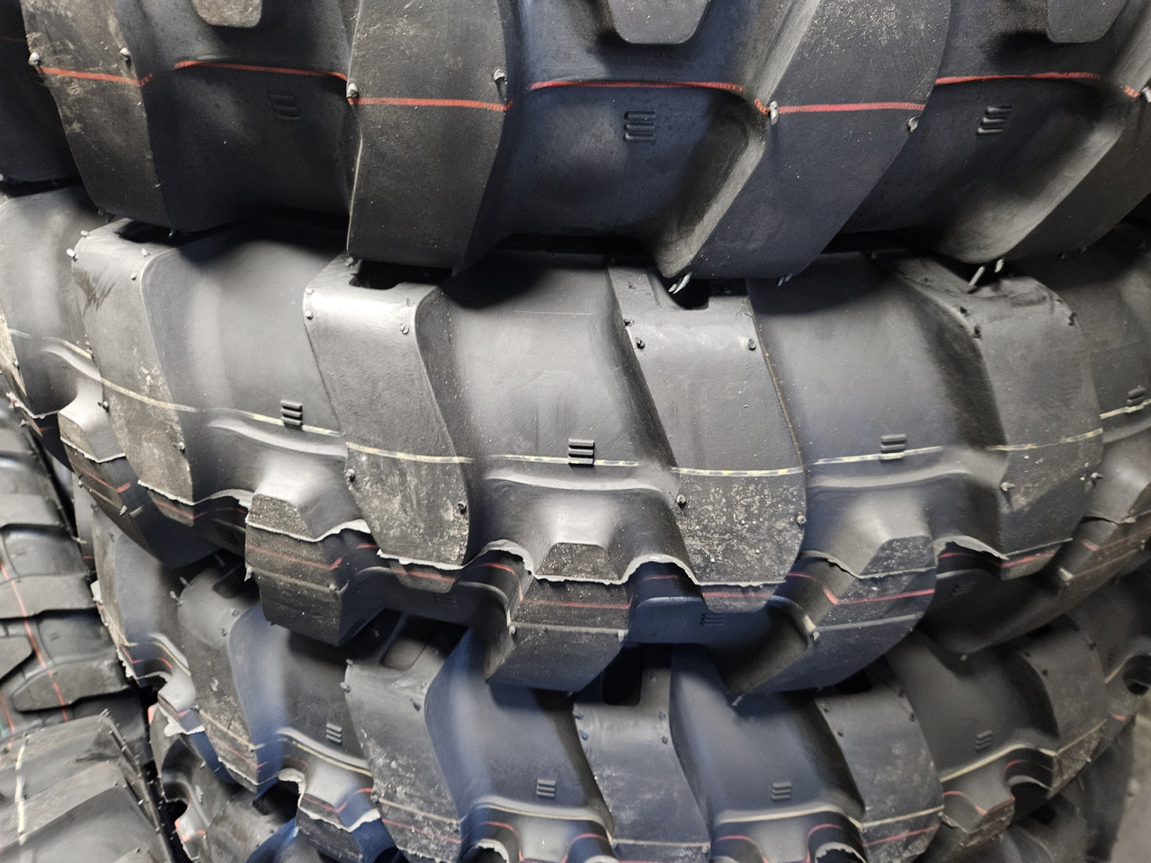 Armour TI300 10.00-20 - Шина для Колёсных экскаваторов: фото 3 Armour TI300 10.00-20 - Шина для Колёсных экскаваторов: фото 3