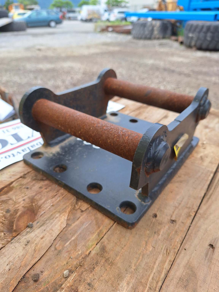 Attachment plate S30 for excavator plate compactor - Сцепное устройство для Строительной техники: фото 2 Attachment plate S30 for excavator plate compactor - Сцепное устройство для Строительной техники: фото 2