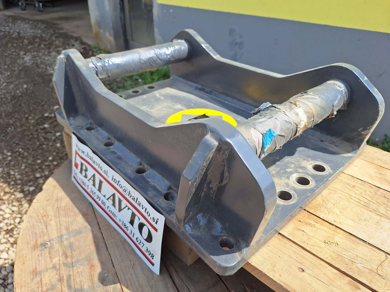 Breaker BAT140 attachment plate S60 for hydraulic breaker - Сцепное устройство: фото 2 Breaker BAT140 attachment plate S60 for hydraulic breaker - Сцепное устройство: фото 2