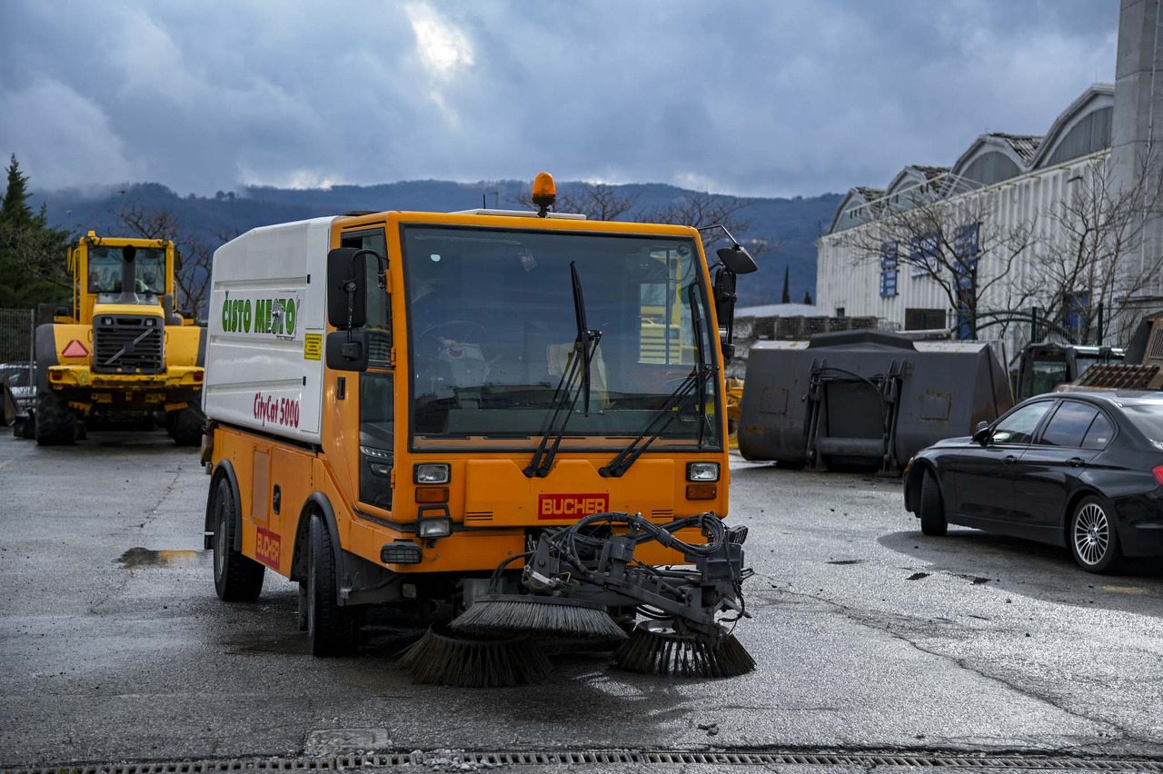 Bucher Schorling CC 5000 City Cat - Подметально-уборочная машина: фото 1 Bucher Schorling CC 5000 City Cat - Подметально-уборочная машина: фото 1