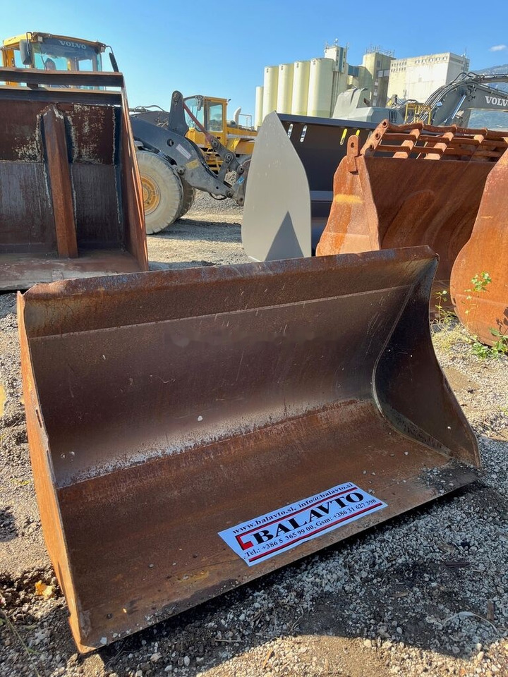 Loader bucket 1650 mm - Ковш для погрузчика: фото 3 Loader bucket 1650 mm - Ковш для погрузчика: фото 3