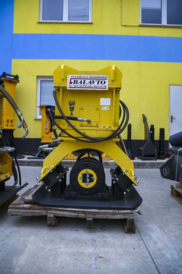 Plate compactor VIBROBAT 06 with rotator - Навесное оборудование для Экскаваторов: фото 2 Plate compactor VIBROBAT 06 with rotator - Навесное оборудование для Экскаваторов: фото 2