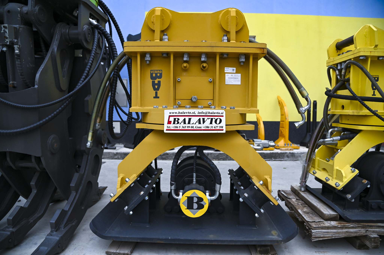 Plate compactor VIBROBAT 08 with rotator - Навесное оборудование для Экскаваторов: фото 2 Plate compactor VIBROBAT 08 with rotator - Навесное оборудование для Экскаваторов: фото 2