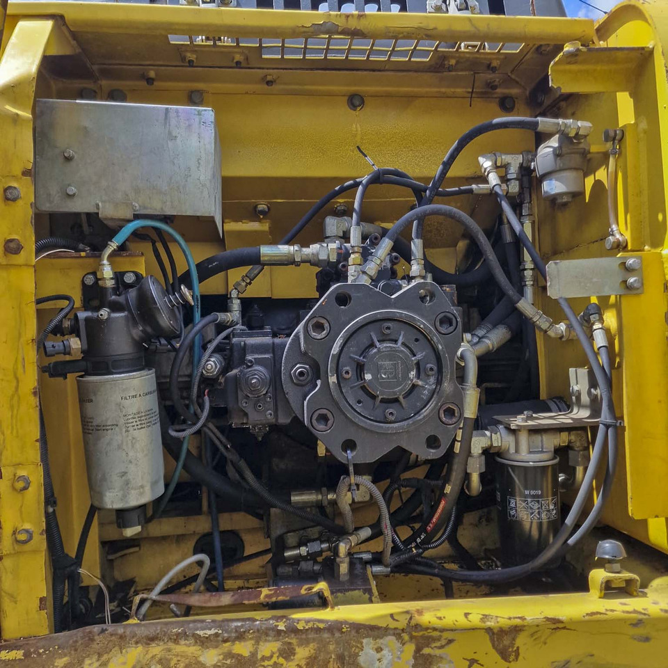 Гусеничный экскаватор New Holland Kobelco E215: фото 14