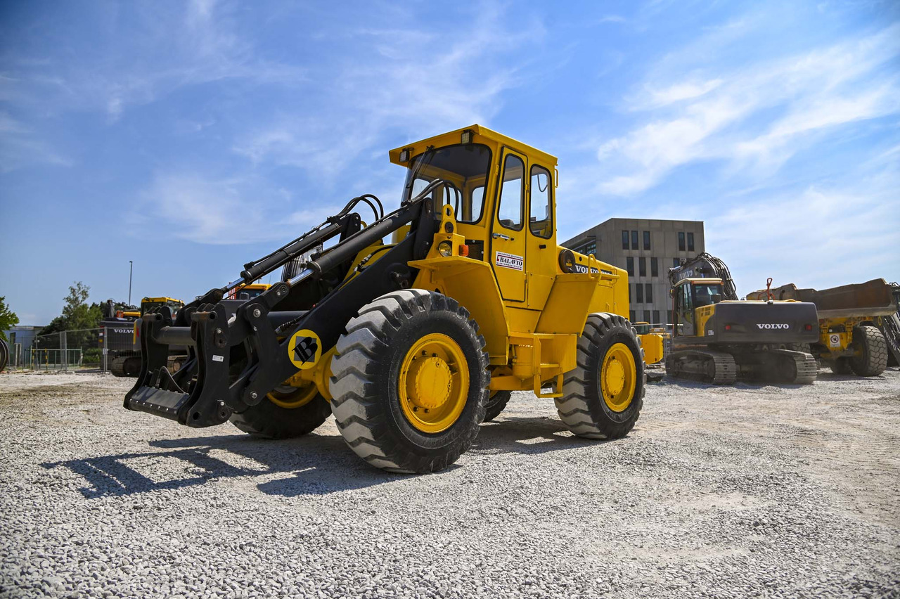 VOLVO BM4300 - Колёсный погрузчик: фото 1 VOLVO BM4300 - Колёсный погрузчик: фото 1