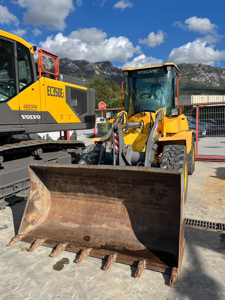 VOLVO L35B - Колёсный погрузчик: фото 2 VOLVO L35B - Колёсный погрузчик: фото 2