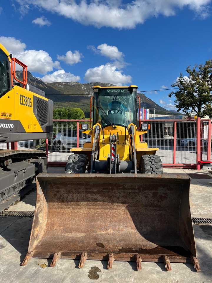 VOLVO L35B - Колёсный погрузчик: фото 1 VOLVO L35B - Колёсный погрузчик: фото 1