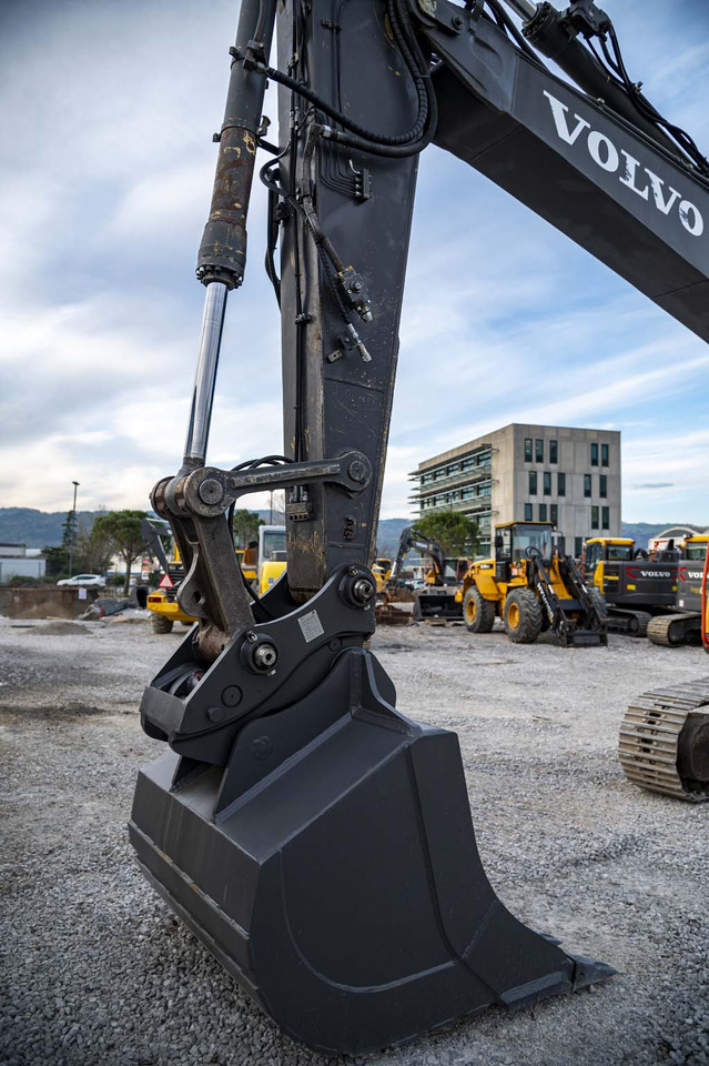 Гусеничный экскаватор Volvo EC210CNL: фото 17