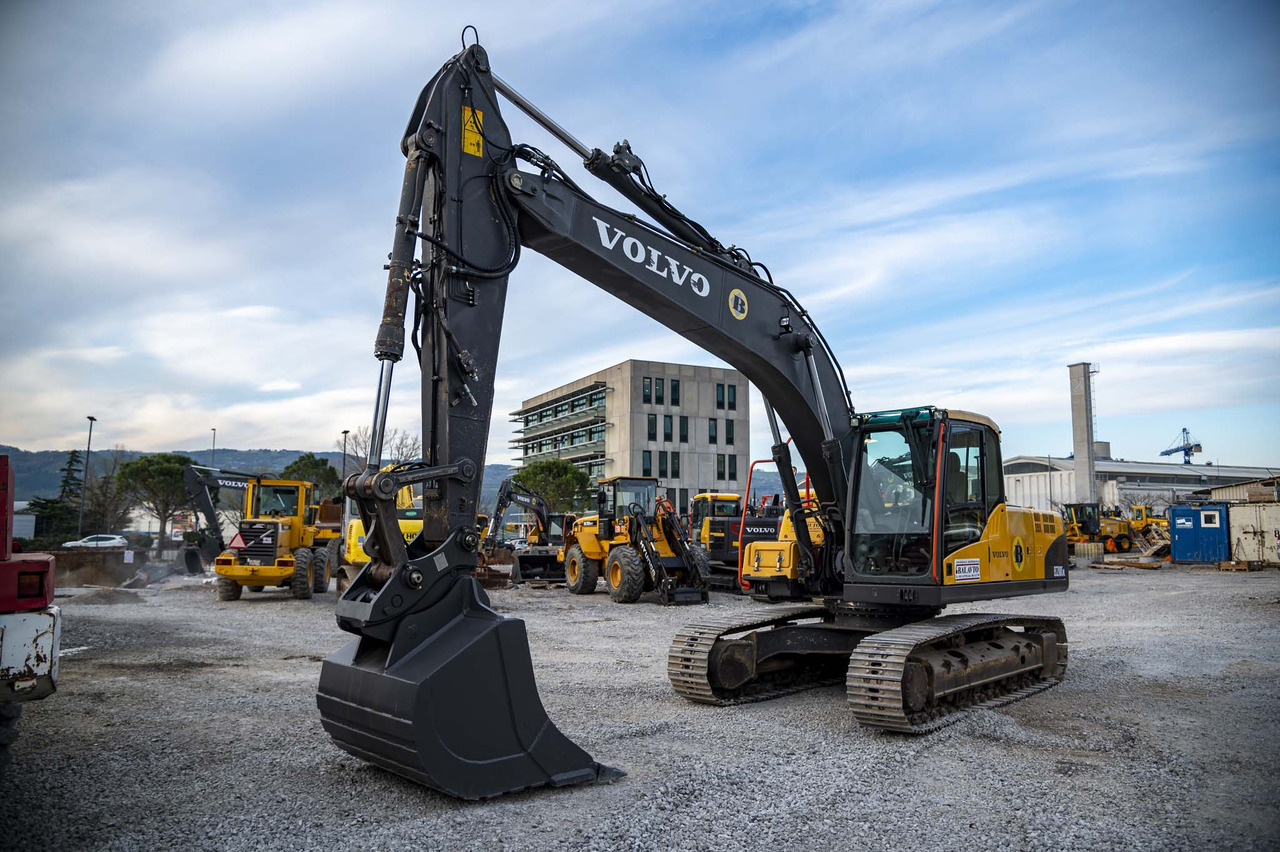 Гусеничный экскаватор Volvo EC210CNL: фото 11