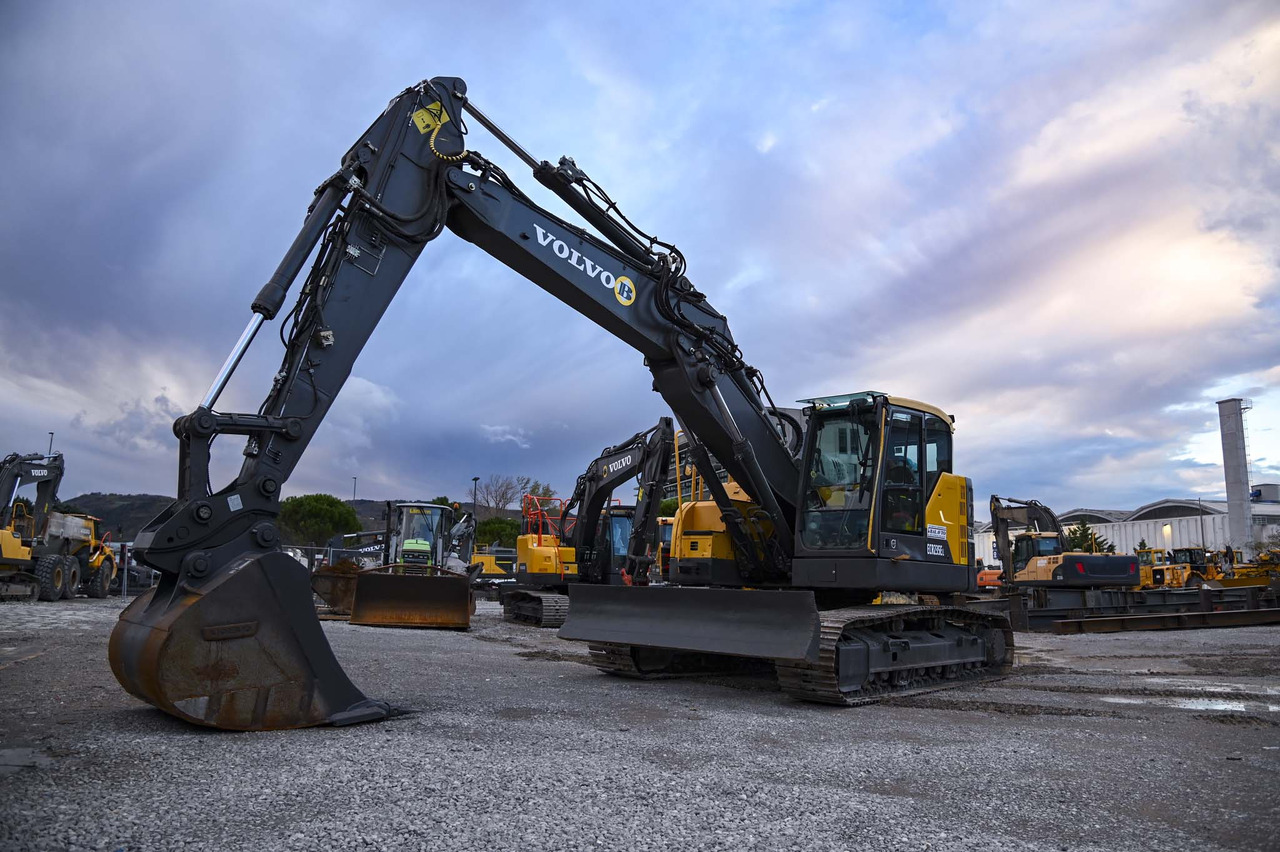 Volvo ECR235EL - Гусеничный экскаватор: фото 1 Volvo ECR235EL - Гусеничный экскаватор: фото 1