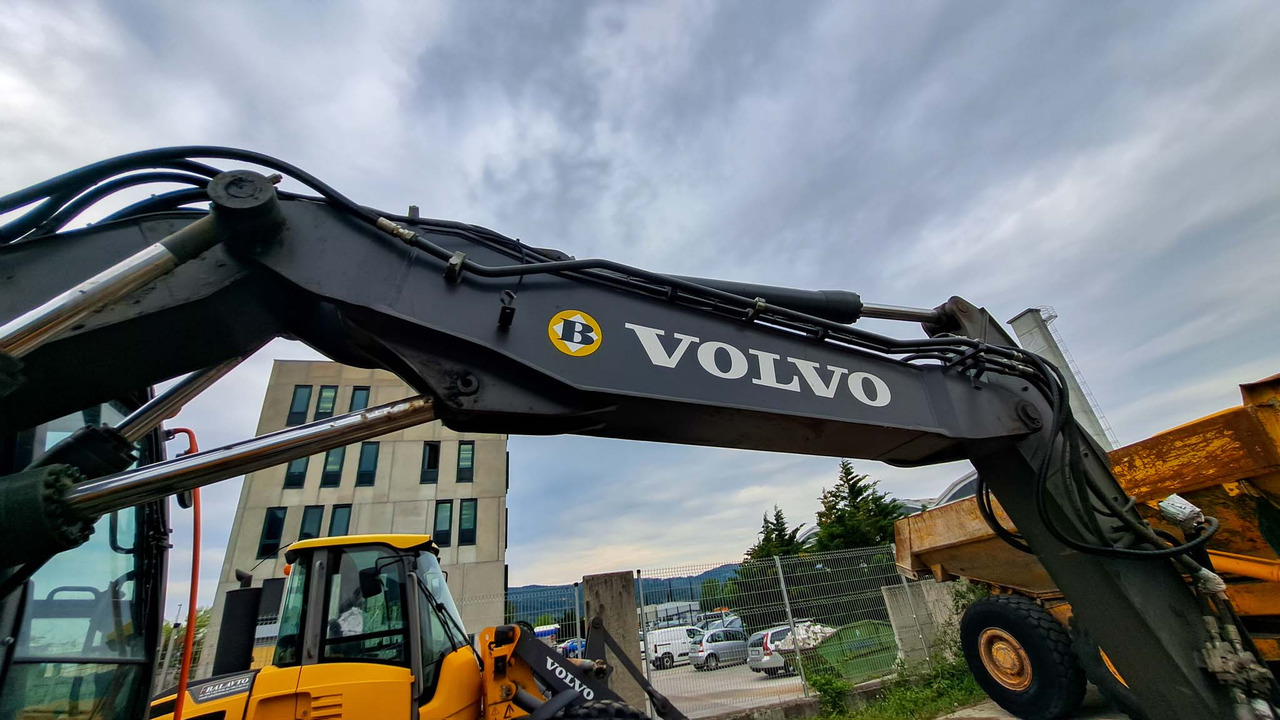Volvo boom arm 14693314 Volvo EWR150E - Стрела для Экскаваторов: фото 1 Volvo boom arm 14693314 Volvo EWR150E - Стрела для Экскаваторов: фото 1