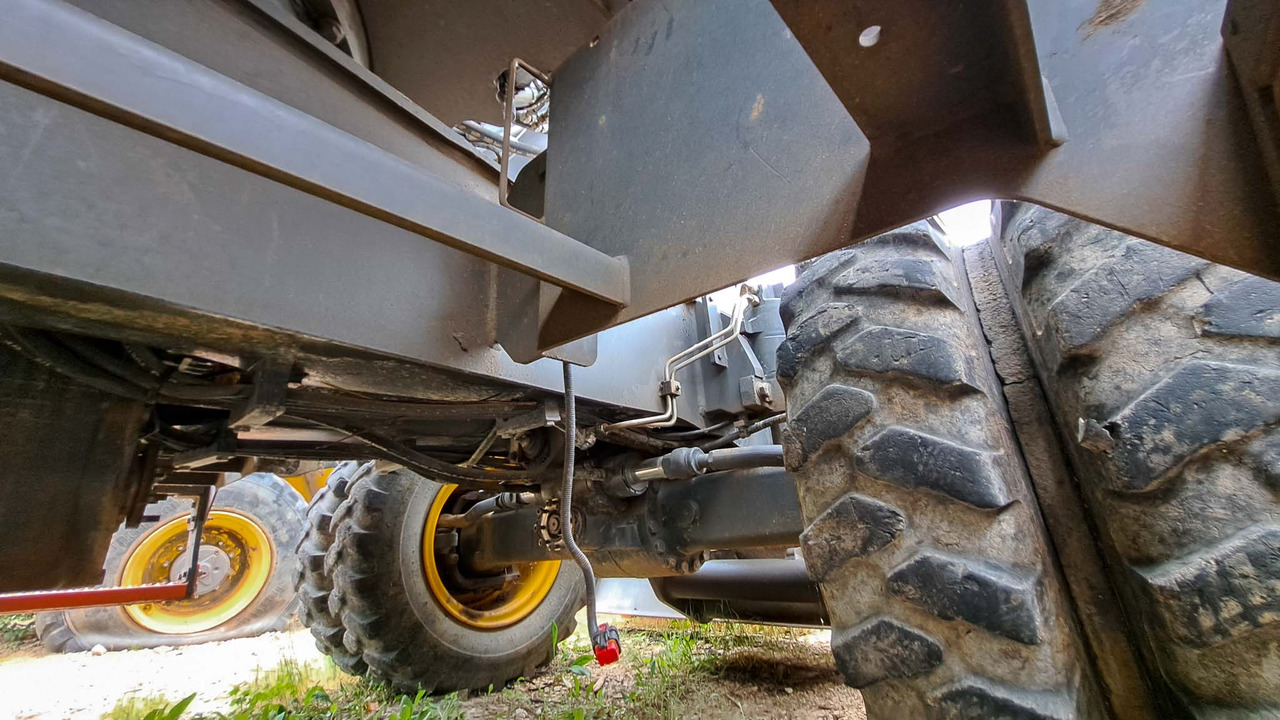 Volvo rear axle 14590304 Volvo EWR150E, EW160D, EW160E, EW180E, EW140E, EWR170E, EW200E MH, EW180D, EW160C, EW180C - Задняя ось для Экскаваторов: фото 1 Volvo rear axle 14590304 Volvo EWR150E, EW160D, EW160E, EW180E, EW140E, EWR170E, EW200E MH, EW180D, EW160C, EW180C - Задняя ось для Экскаваторов: фото 1