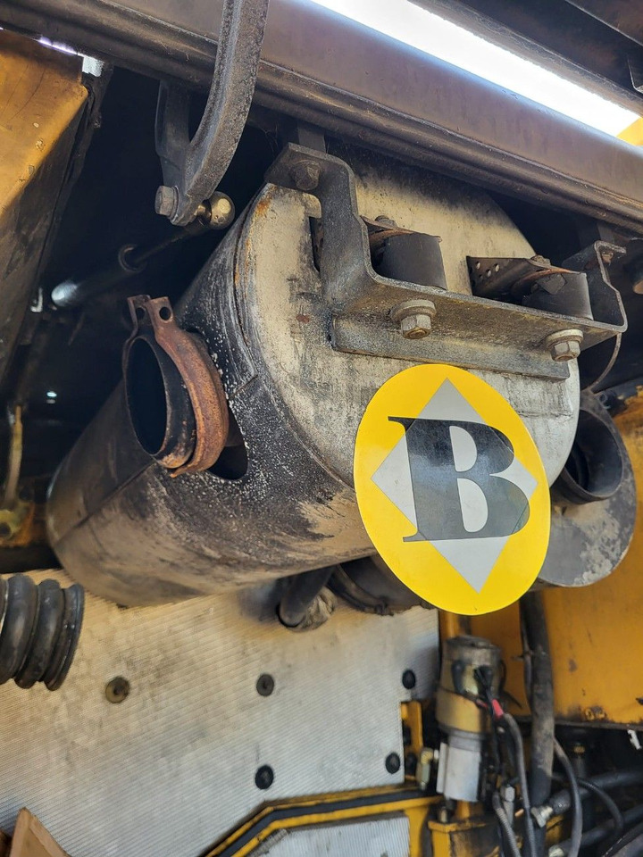 Volvo silencer - Запчасти для Погрузчиков: фото 1 Volvo silencer - Запчасти для Погрузчиков: фото 1