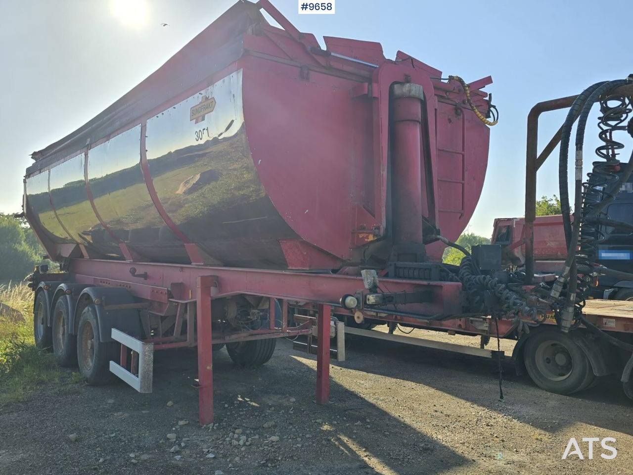 Asphalt trailer Parator STI 17-24 - Самосвальный полуприцеп, Асфальтоукладочная техника: фото 2 Asphalt trailer Parator STI 17-24 - Самосвальный полуприцеп, Асфальтоукладочная техника: фото 2