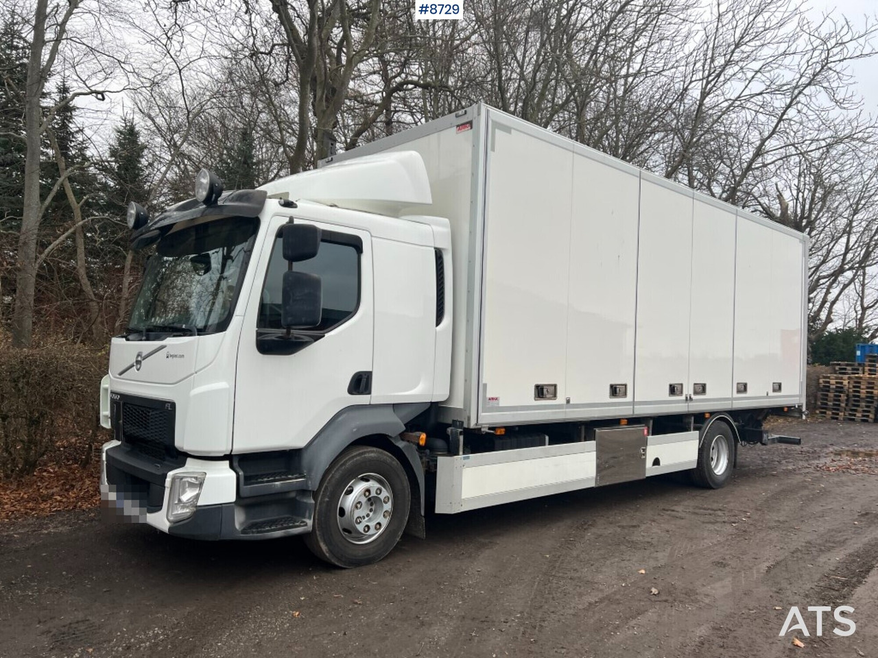 Box Truck Volvo FL 42 R with tailgate lift - Грузовик с закрытым кузовом: фото 1 Box Truck Volvo FL 42 R with tailgate lift - Грузовик с закрытым кузовом: фото 1