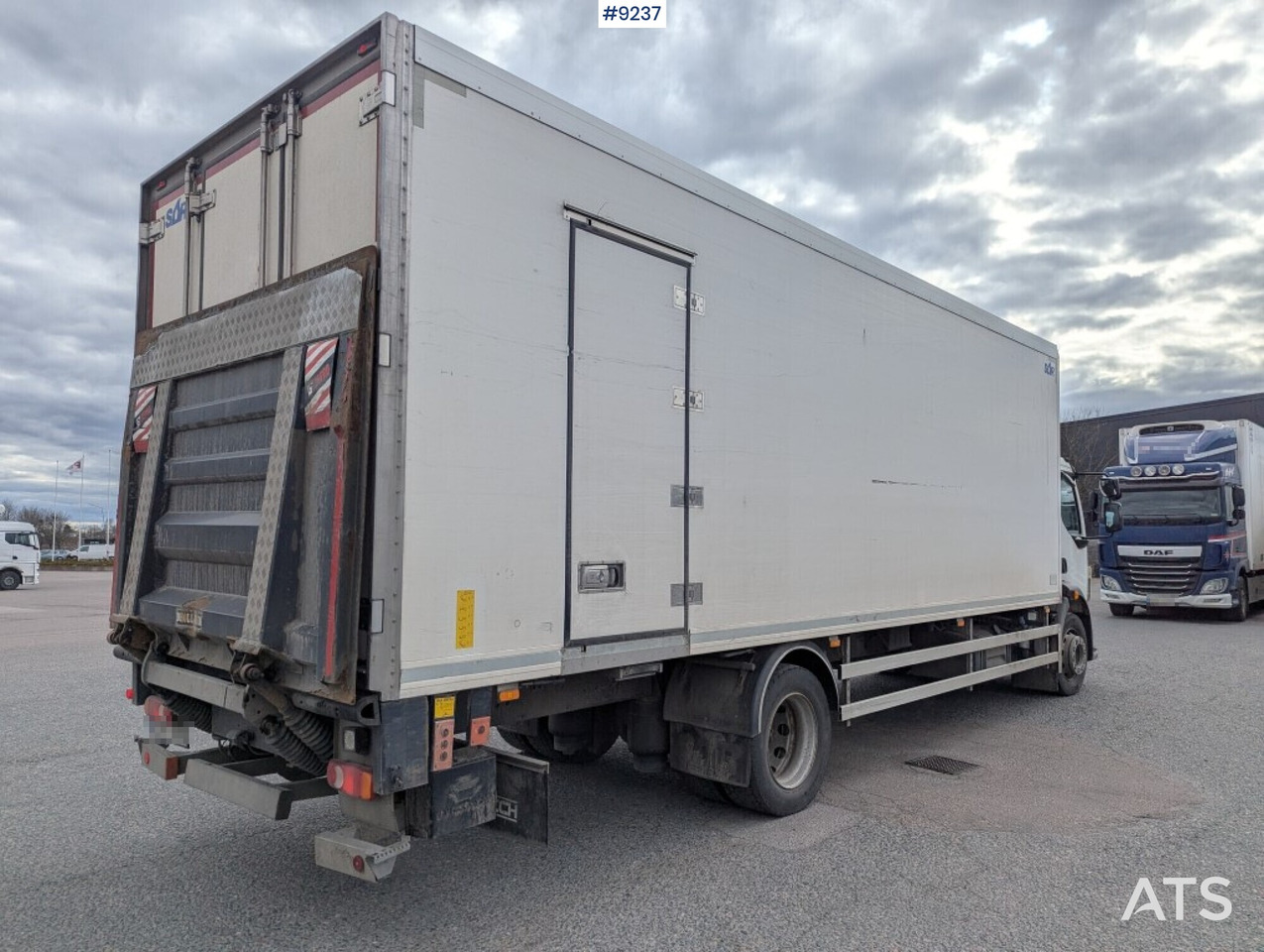Refrigerated Box truck Volvo FL 260 4X2 with tail lift (SEE VIDEO) - Рефрижератор: фото 4 Refrigerated Box truck Volvo FL 260 4X2 with tail lift (SEE VIDEO) - Рефрижератор: фото 4