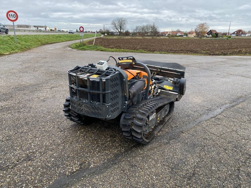 Energreen ENERGREEN ROBOGREEN EVO + HEAD 130 1er Main - Лесной мульчер: фото 4 Energreen ENERGREEN ROBOGREEN EVO + HEAD 130 1er Main - Лесной мульчер: фото 4