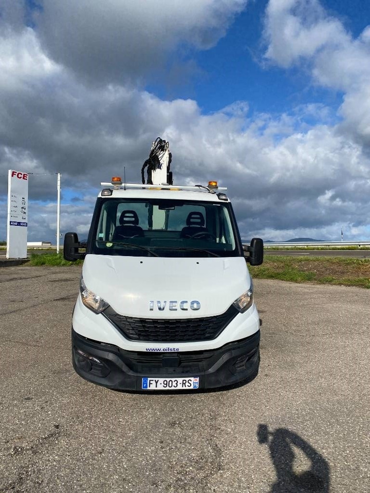 Iveco DAILY 35-140S / 2.3 Multijet 136-OIL&STEEL - Грузовик с подъемником: фото 3 Iveco DAILY 35-140S / 2.3 Multijet 136-OIL&STEEL - Грузовик с подъемником: фото 3
