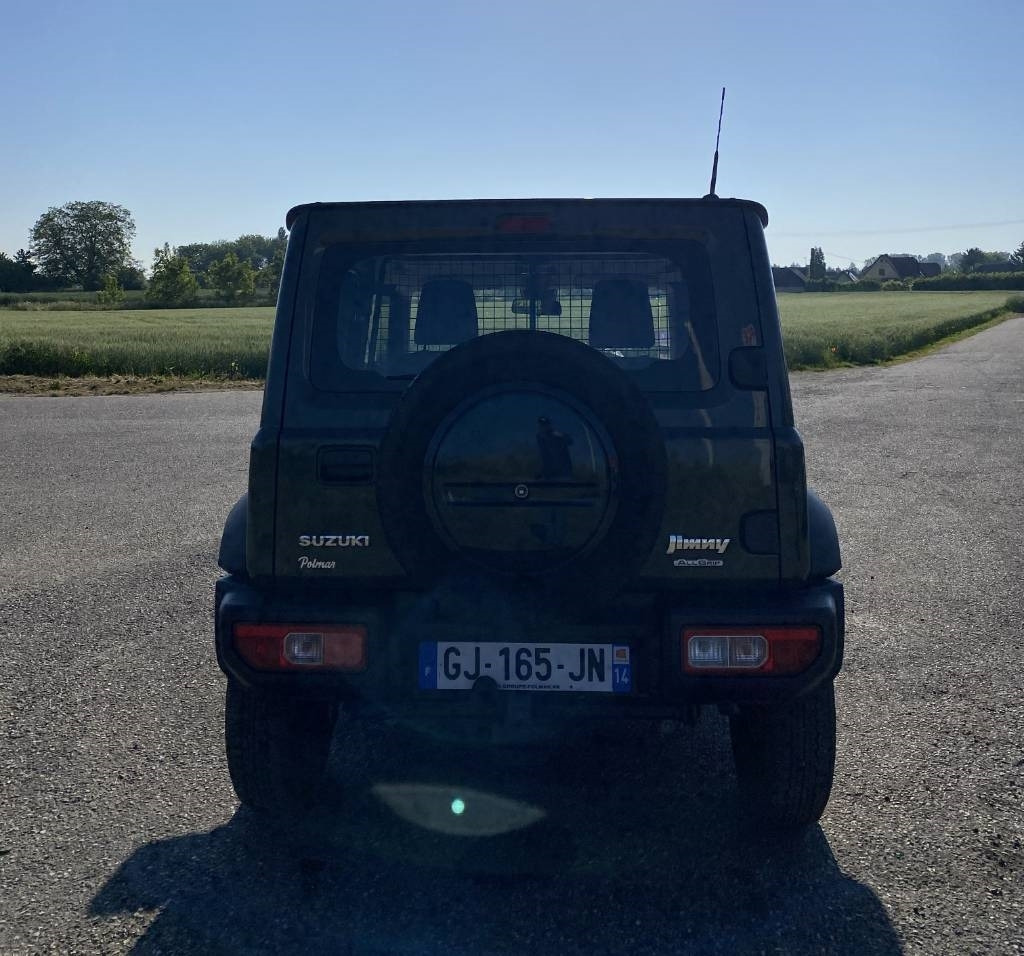 Suzuki JIMNY 1.5i 102/AllGrip endommagé - Легковой автомобиль: фото 5 Suzuki JIMNY 1.5i 102/AllGrip endommagé - Легковой автомобиль: фото 5