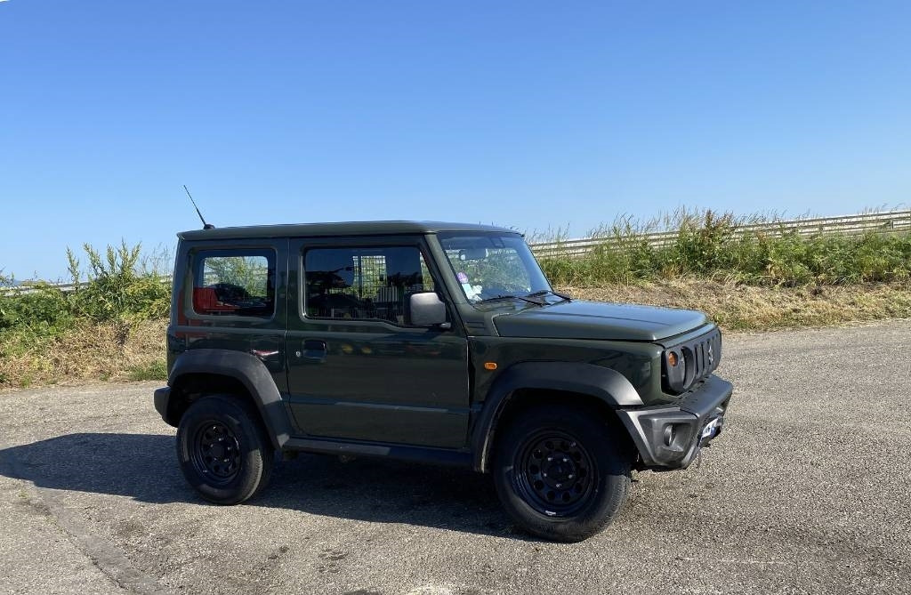 Suzuki JIMNY 1.5i 102/AllGrip endommagé - Легковой автомобиль: фото 3 Suzuki JIMNY 1.5i 102/AllGrip endommagé - Легковой автомобиль: фото 3