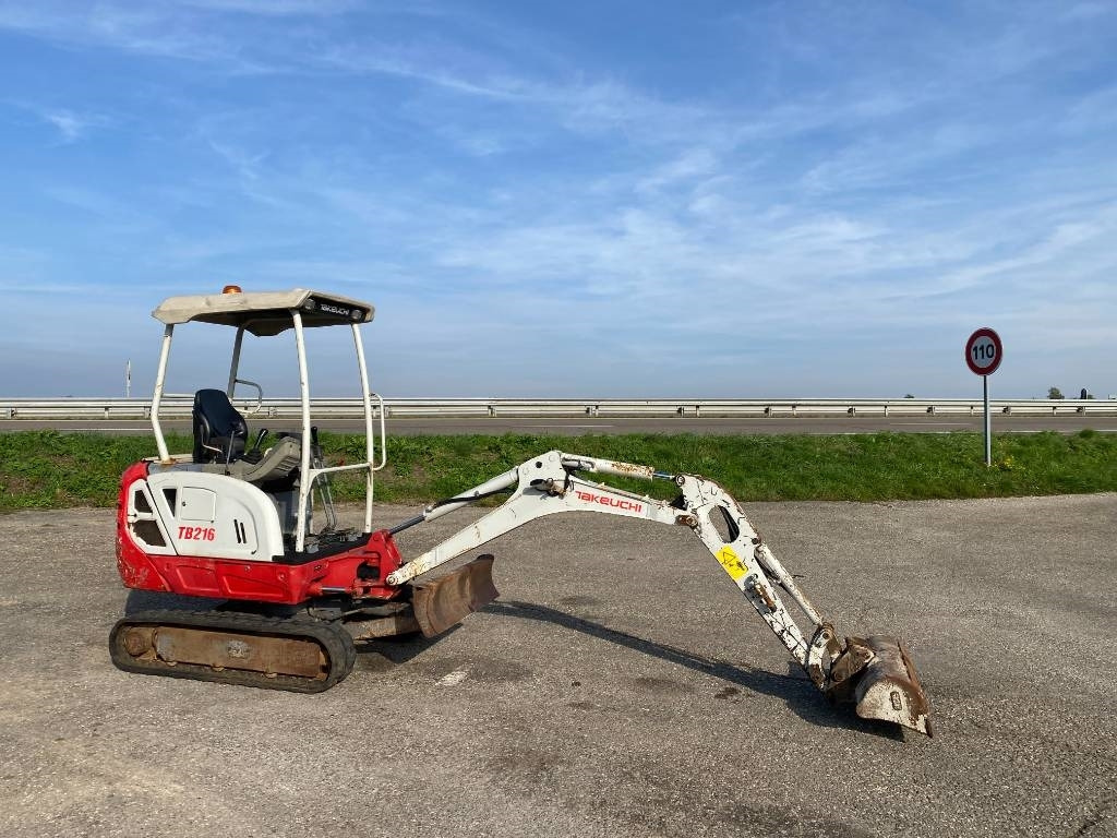 Takeuchi TB 216 /1er Main endommagée - Мини-экскаватор: фото 3 Takeuchi TB 216 /1er Main endommagée - Мини-экскаватор: фото 3