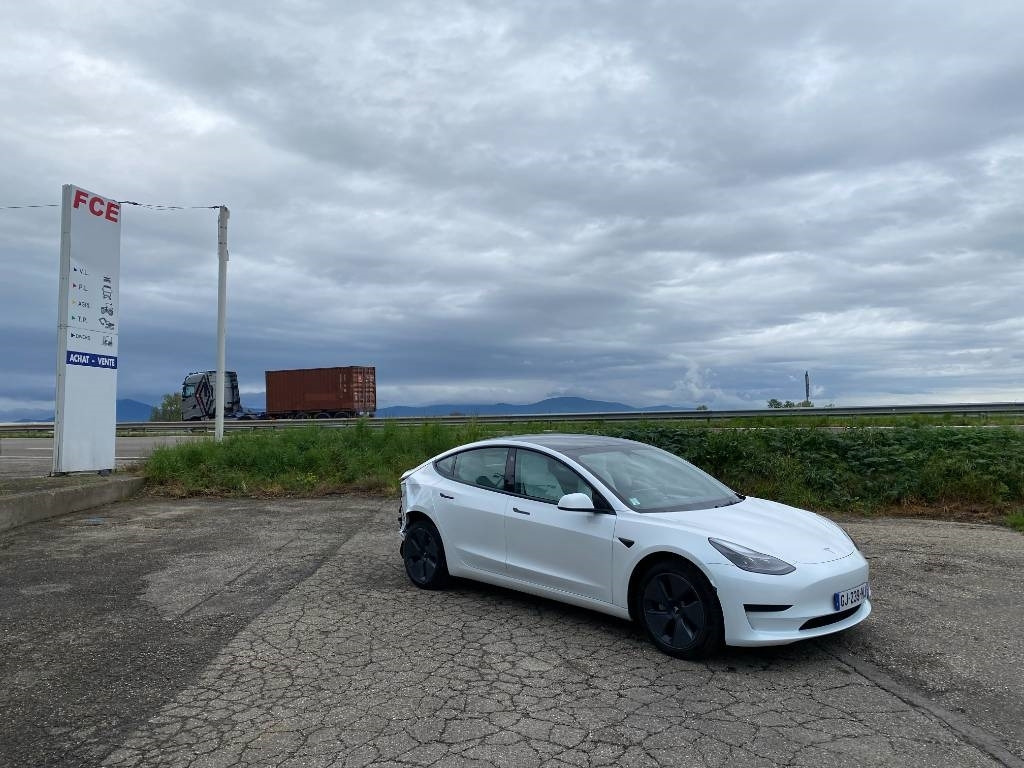 Tesla MODEL 3 5YJ3 - Rwd-Carte Grise Française endommagé - Легковой автомобиль: фото 3 Tesla MODEL 3 5YJ3 - Rwd-Carte Grise Française endommagé - Легковой автомобиль: фото 3