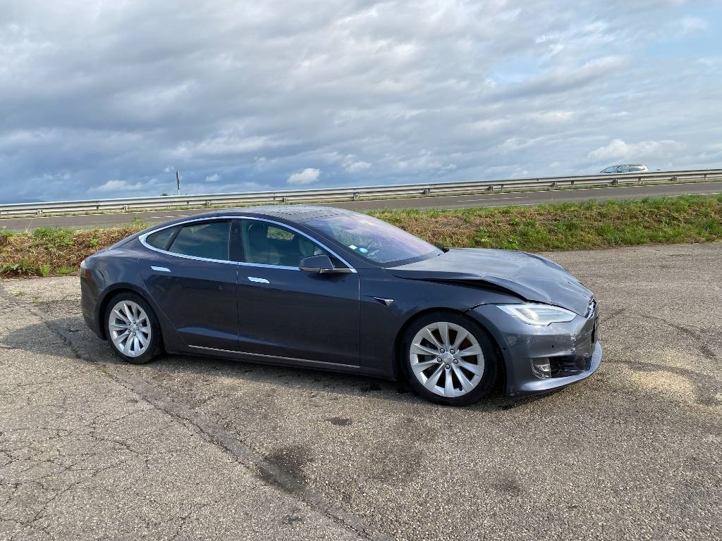 Tesla MODEL S 100D Carte Grise Française endommagée - Легковой автомобиль: фото 3 Tesla MODEL S 100D Carte Grise Française endommagée - Легковой автомобиль: фото 3