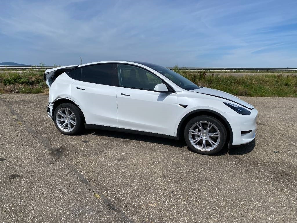 Tesla Model Y RWD / Origine Française endommagée - Легковой автомобиль: фото 3 Tesla Model Y RWD / Origine Française endommagée - Легковой автомобиль: фото 3