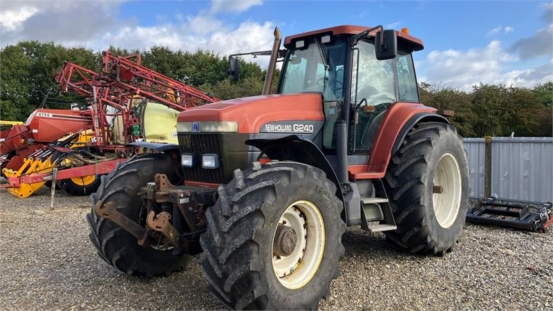 New Holland G 240 SS - Трактор: фото 1 New Holland G 240 SS - Трактор: фото 1