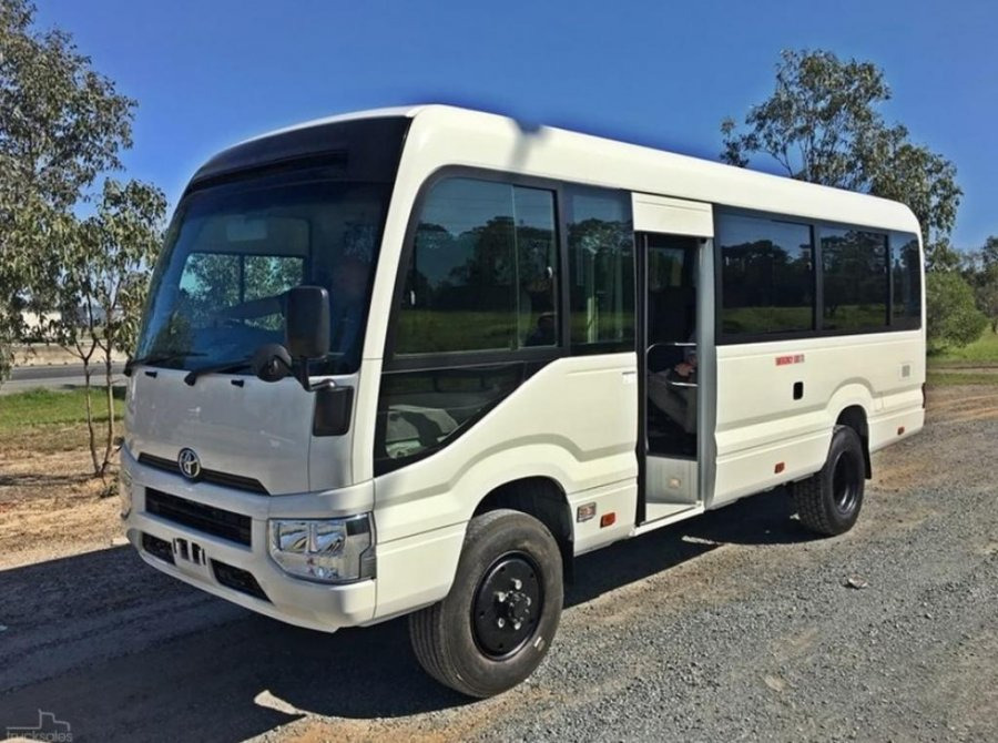 Toyota Coaster 23 SEATS 4x4 4.2L Diesel Manual - Пригородный автобус: фото 1 Toyota Coaster 23 SEATS 4x4 4.2L Diesel Manual - Пригородный автобус: фото 1