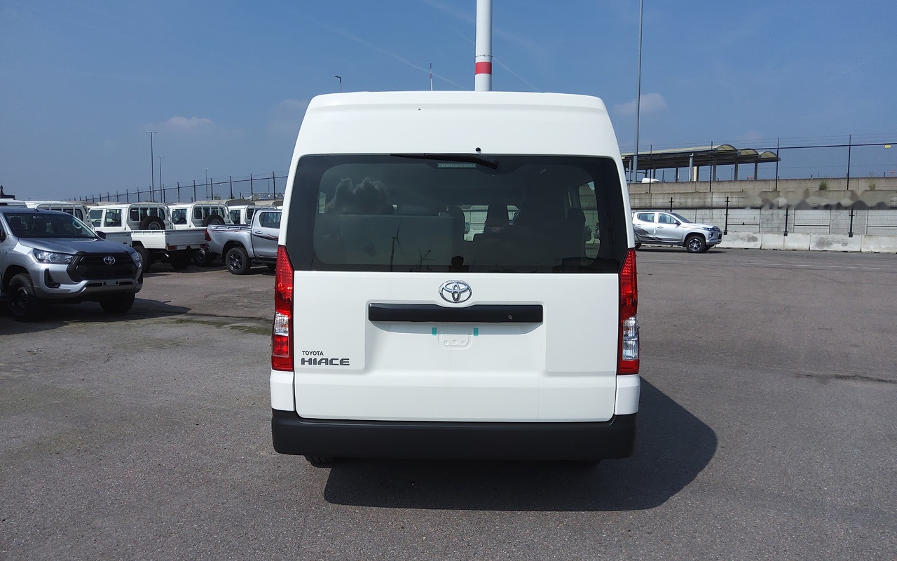 Toyota Hiace HIGH ROOF / TOIT HAUT 2.8L Diesel Manual base - Микроавтобус, Пассажирский фургон: фото 2 Toyota Hiace HIGH ROOF / TOIT HAUT 2.8L Diesel Manual base - Микроавтобус, Пассажирский фургон: фото 2