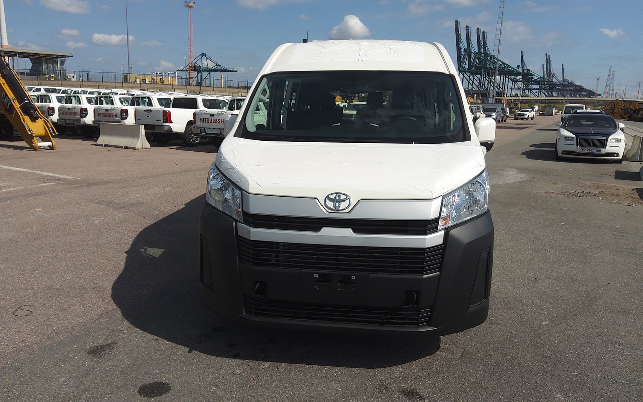 Toyota Hiace HIGH ROOF / TOIT HAUT 3.5L Petrol Manual - Микроавтобус, Пассажирский фургон: фото 2 Toyota Hiace HIGH ROOF / TOIT HAUT 3.5L Petrol Manual - Микроавтобус, Пассажирский фургон: фото 2
