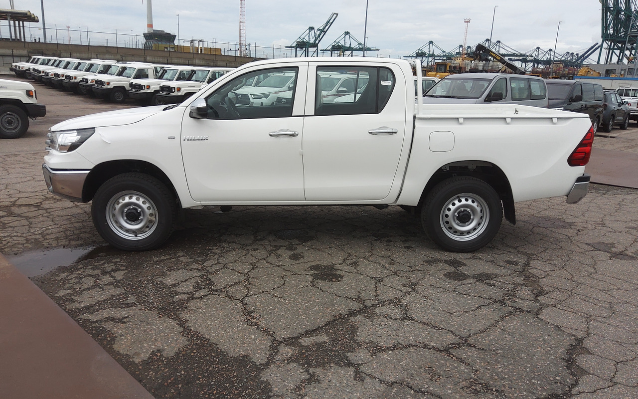 Toyota Hilux / Revo Pick-up double cabin pack security 2.4L Turbo Diesel Manual - Легковой автомобиль: фото 3 Toyota Hilux / Revo Pick-up double cabin pack security 2.4L Turbo Diesel Manual - Легковой автомобиль: фото 3