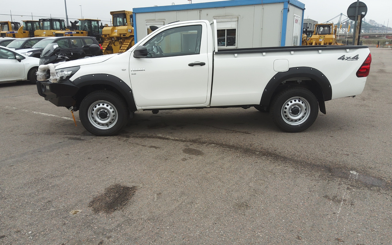 Toyota Hilux / Revo RHD Pick-up single Cab 2.8L Diesel Manual - Легковой автомобиль: фото 3 Toyota Hilux / Revo RHD Pick-up single Cab 2.8L Diesel Manual - Легковой автомобиль: фото 3