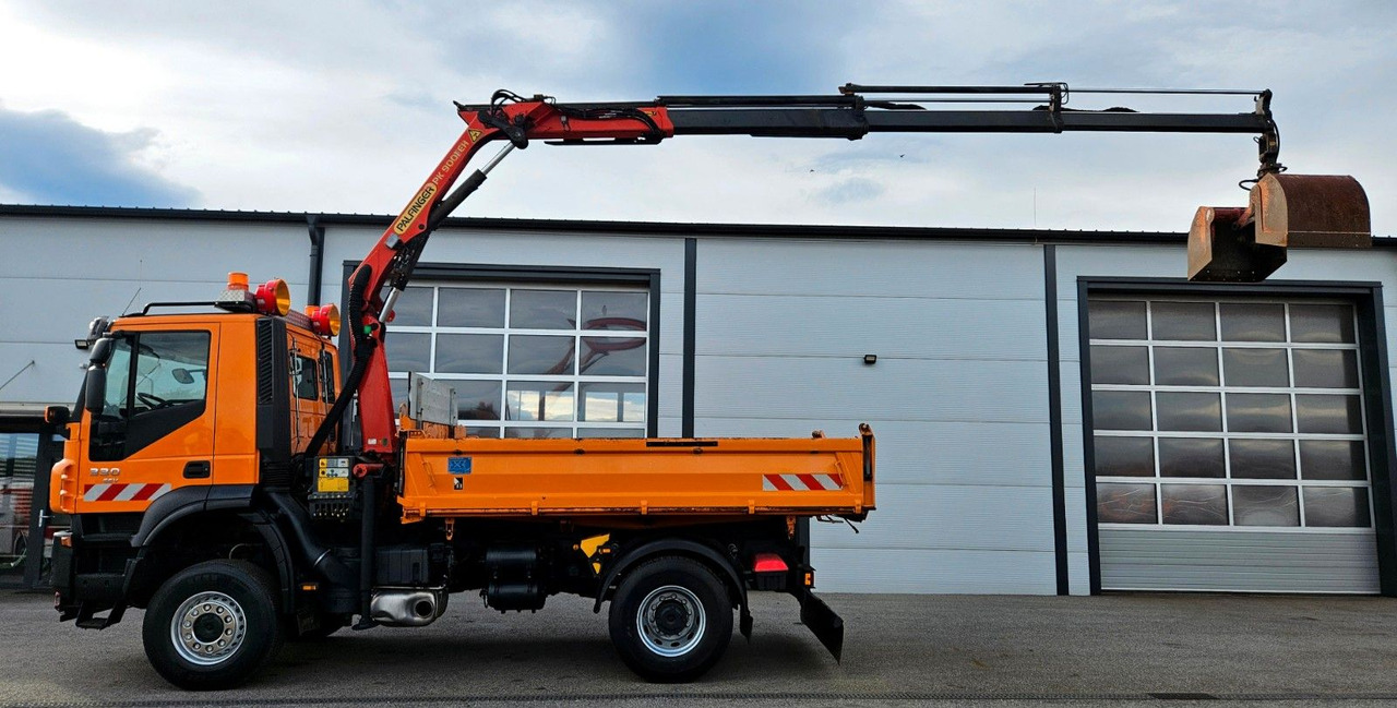 Iveco Trakker 190T33 4x4 Euro5 Kran Palfinger Funk - Самосвал, Автоманипулятор: фото 2 Iveco Trakker 190T33 4x4 Euro5 Kran Palfinger Funk - Самосвал, Автоманипулятор: фото 2