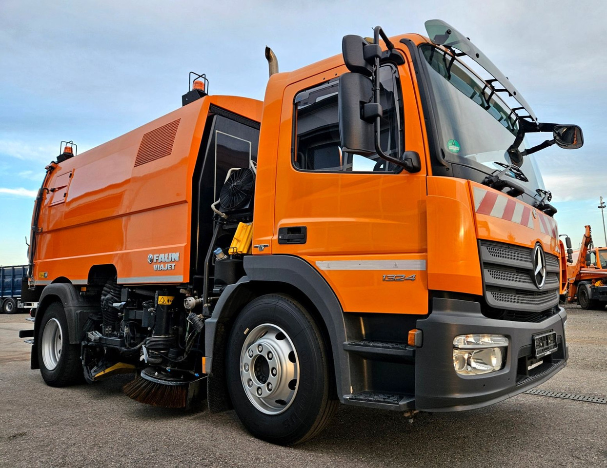 Mercedes-Benz Atego 1324 Euro6 FAUN Viajet 6 Aufbaumotor - Подметально-уборочная машина: фото 1 Mercedes-Benz Atego 1324 Euro6 FAUN Viajet 6 Aufbaumotor - Подметально-уборочная машина: фото 1