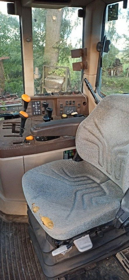 John Deere 6910 - Трактор: фото 5 John Deere 6910 - Трактор: фото 5