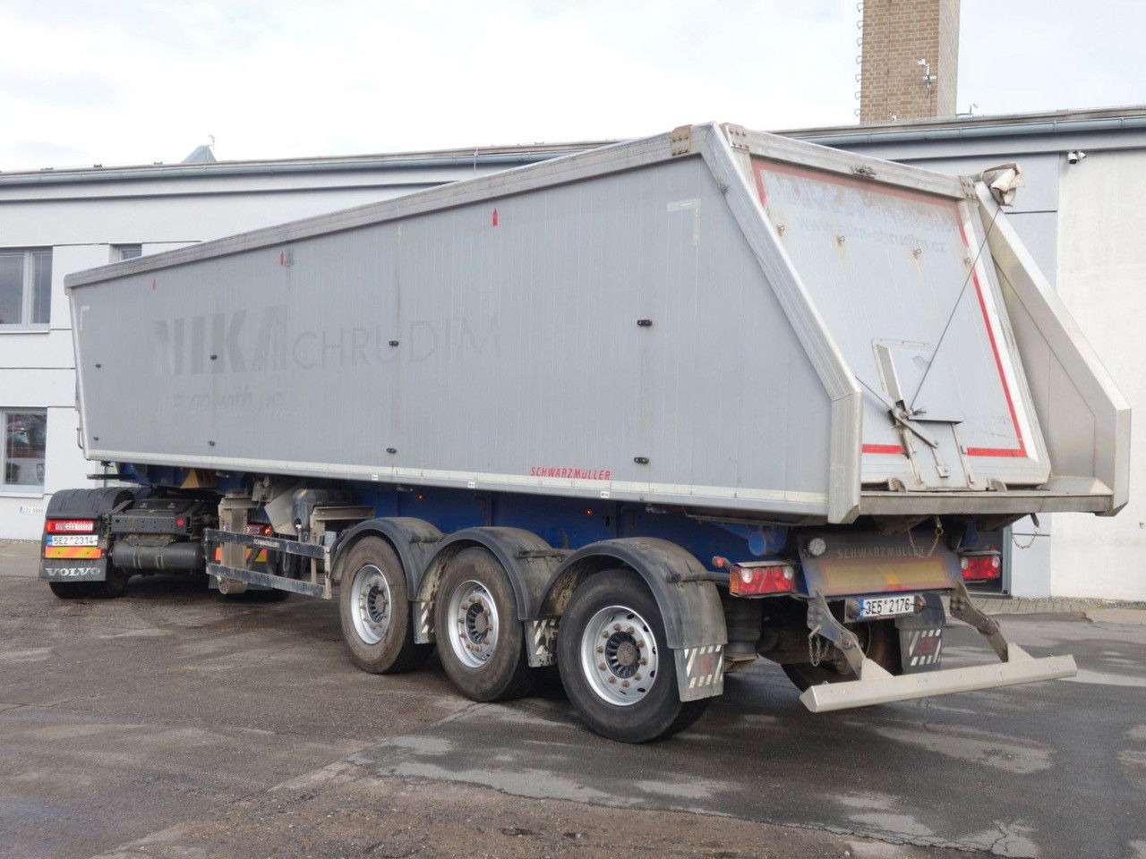 Schwarzmüller SK KIS 3/E , 50 cm3, SAF, Liftachse - Самосвальный полуприцеп: фото 4 Schwarzmüller SK KIS 3/E , 50 cm3, SAF, Liftachse - Самосвальный полуприцеп: фото 4