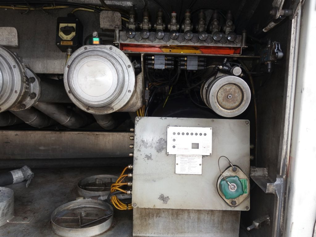 Полуприцеп-цистерна Schwarzmüller TSL 3/E  Diesel/Benzin  7 Kammern: фото 17