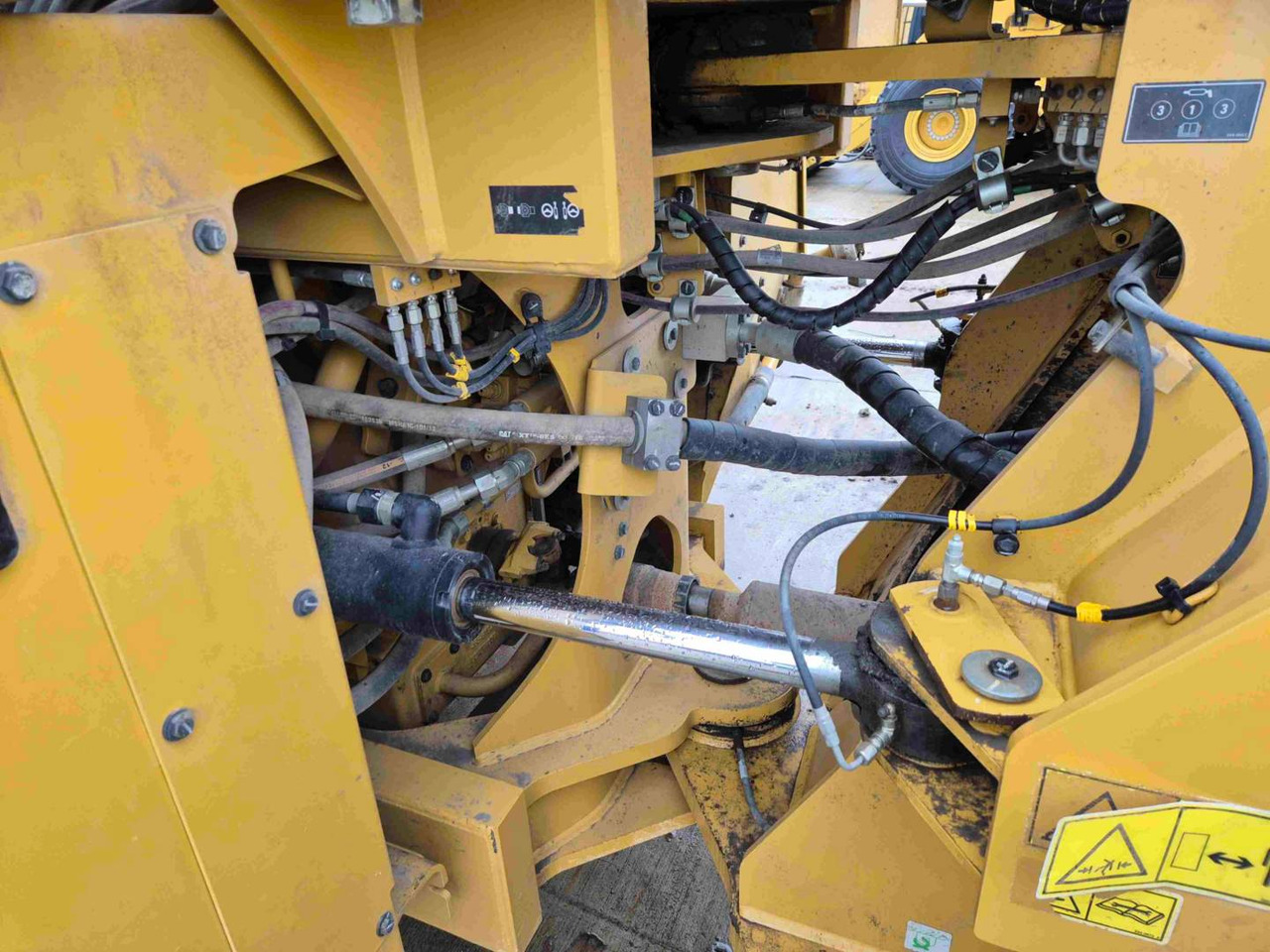 Колёсный погрузчик CAT 972: фото 16