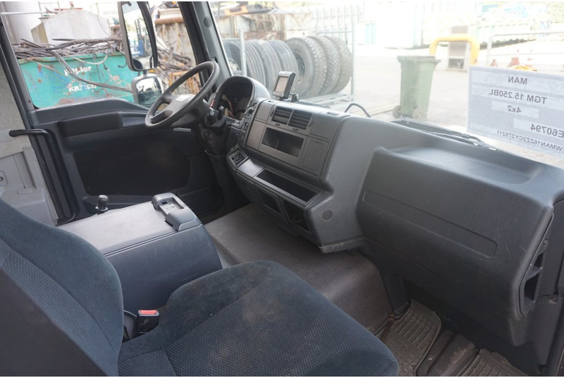 MAN F99L10 TGM 6 CYL81.60000-7786 - Кабина и интерьер для Грузовиков: фото 5 MAN F99L10 TGM 6 CYL81.60000-7786 - Кабина и интерьер для Грузовиков: фото 5
