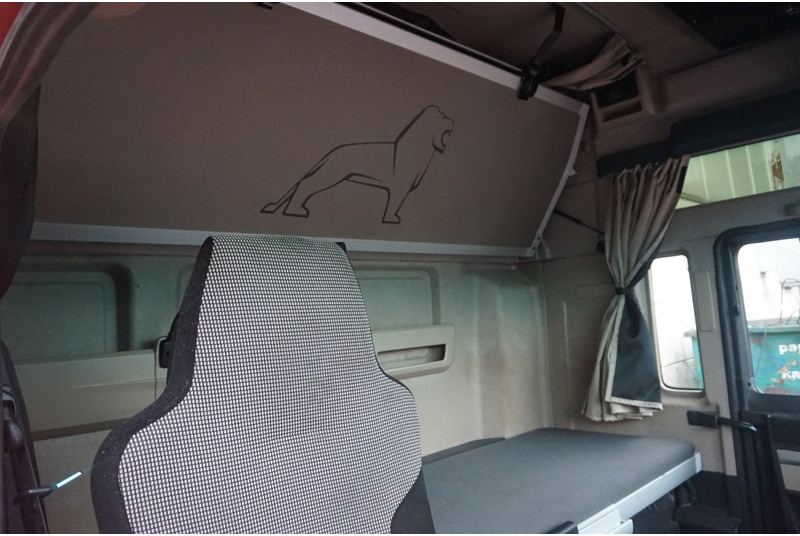 Кабина и интерьер для Грузовиков MAN F99L41 TGX XXL EURO6 81.60000-7925: фото 8
