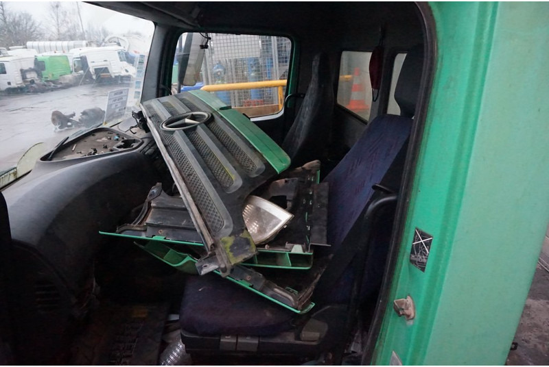 Mercedes-Benz ATEGO F07 KORT RECHTS STUUR 972 890 25 200671 - Кабина и интерьер для Грузовиков: фото 5 Mercedes-Benz ATEGO F07 KORT RECHTS STUUR 972 890 25 200671 - Кабина и интерьер для Грузовиков: фото 5