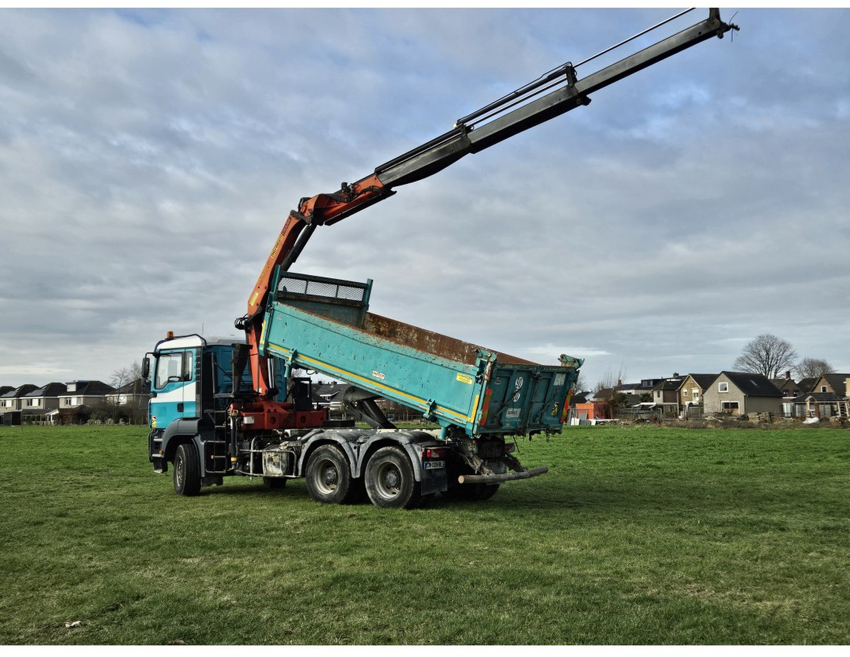 MAN TGA 33.360 TIPPER 3 SIDE CRANE PALFINGER 16502 *REMOTE CONTROL - Самосвал: фото 4 MAN TGA 33.360 TIPPER 3 SIDE CRANE PALFINGER 16502 *REMOTE CONTROL - Самосвал: фото 4