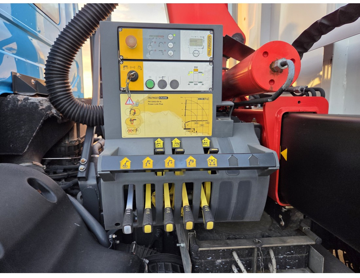 Грузовик бортовой/ Платформа, Автоманипулятор Renault C 280 4X2 Palfinger PK12002 EH Kran Crane Remote Control Automat flatbed truck: фото 7 Грузовик бортовой/ Платформа, Автоманипулятор Renault C 280 4X2 Palfinger PK12002 EH Kran Crane Remote Control Automat flatbed truck: фото 7